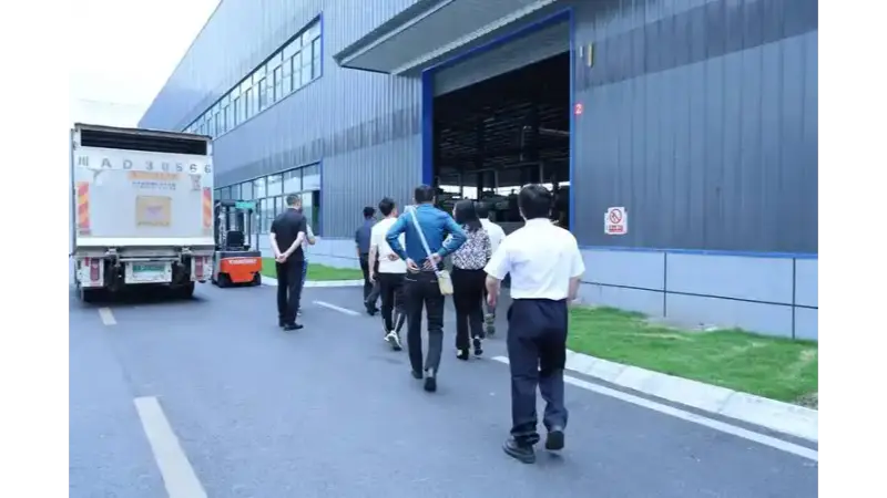 Internationaler Kunde besucht HYT Packaging für eine Werksbesichtigung vor Ort